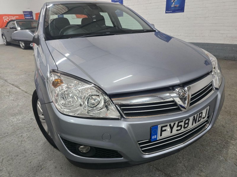 VAUXHALL ASTRA