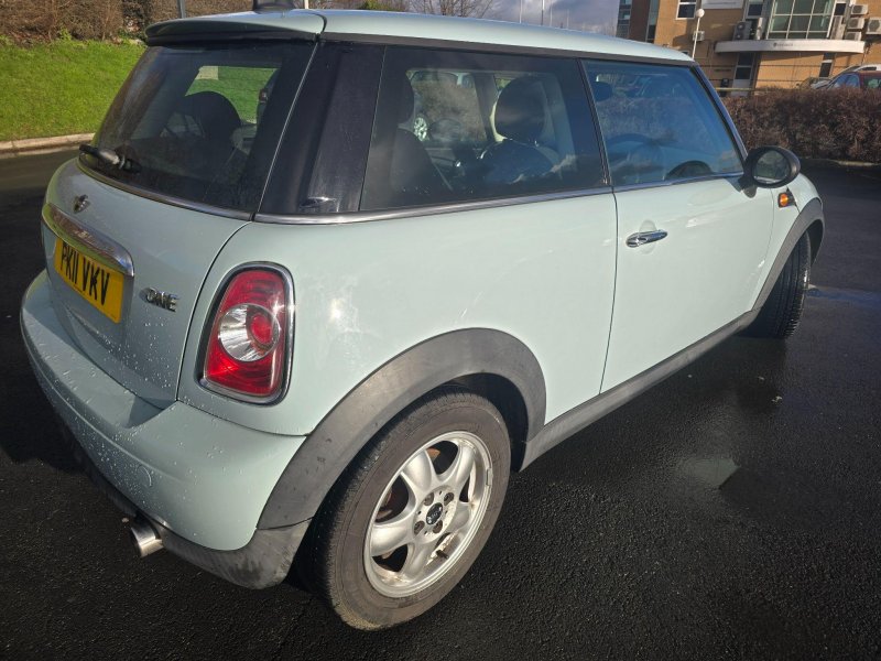 MINI HATCH