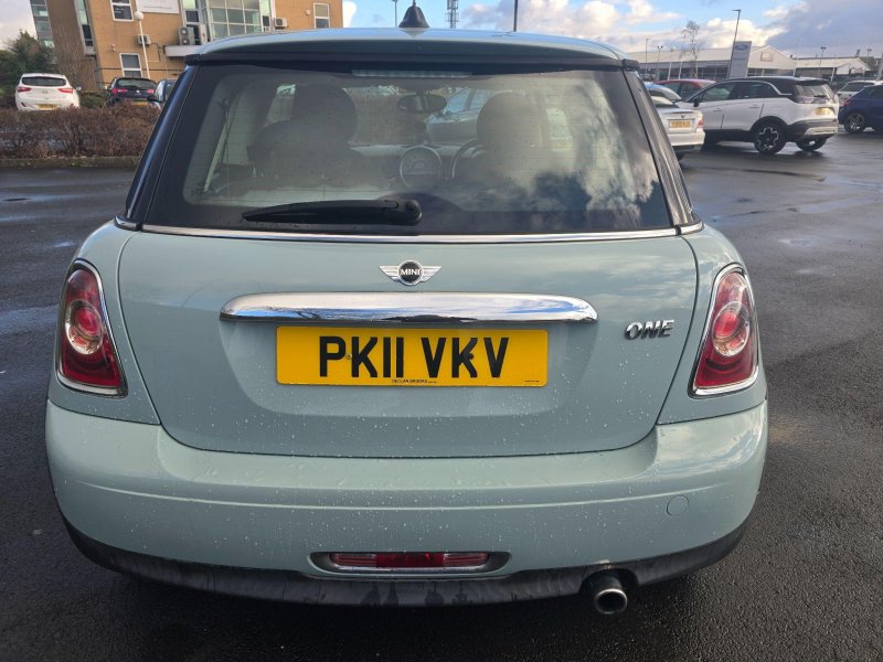MINI HATCH