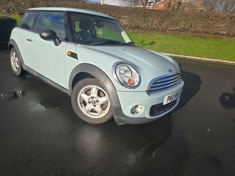 MINI HATCH
