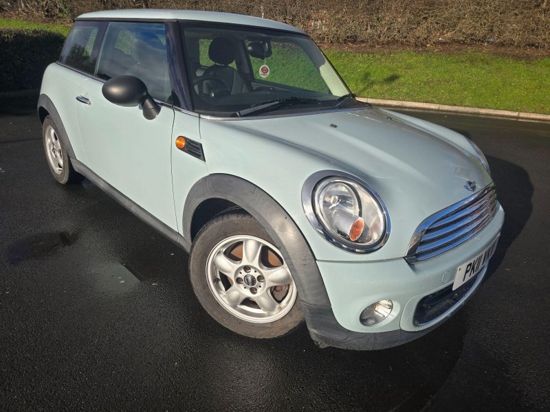 MINI HATCH