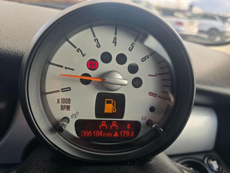 MINI HATCH