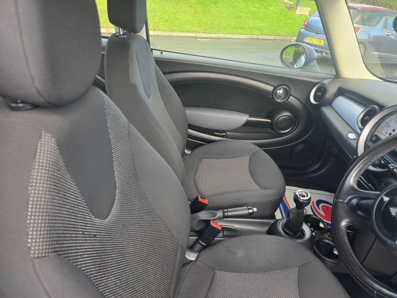 MINI HATCH