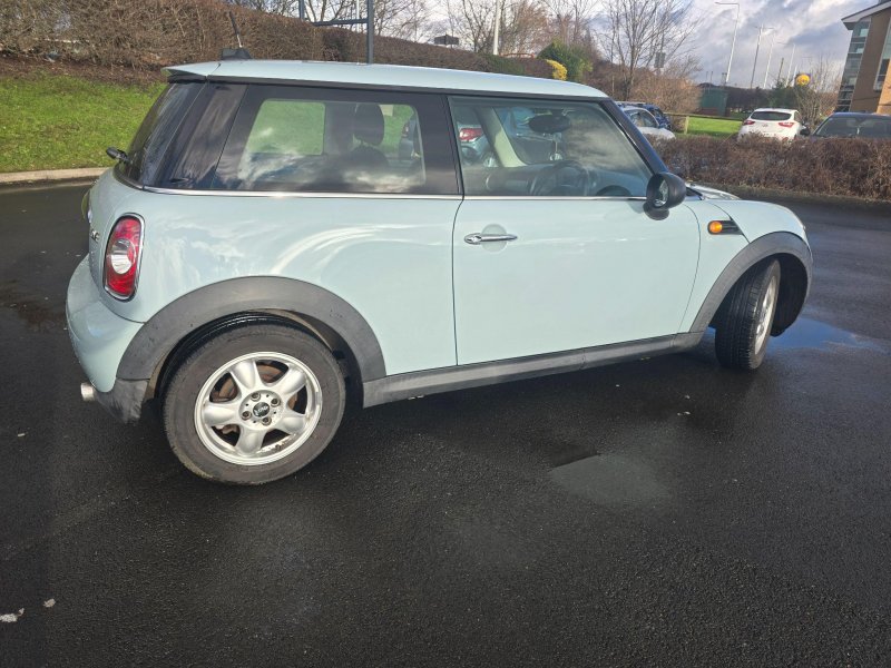 MINI HATCH