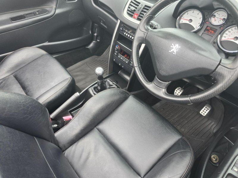 PEUGEOT 207 CC