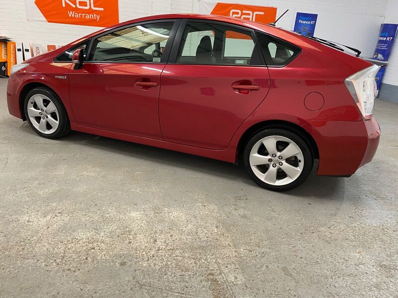 TOYOTA PRIUS