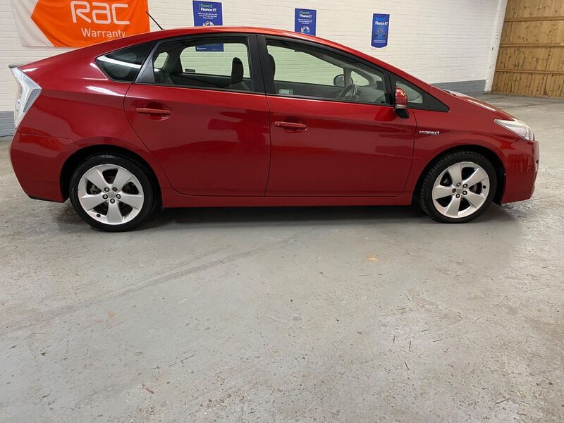 TOYOTA PRIUS